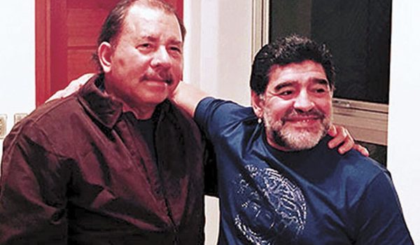 Diego Maradona se declara «un soldado» de Daniel Ortega