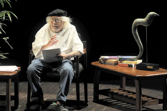 El poeta Cardenal al ser consultado sobre el tema dijo: “Estamos en una dictadura y soy un perseguido político de la pareja presidencial, y no te puedo hablar más”. LA PRENSA/ARCHIVO