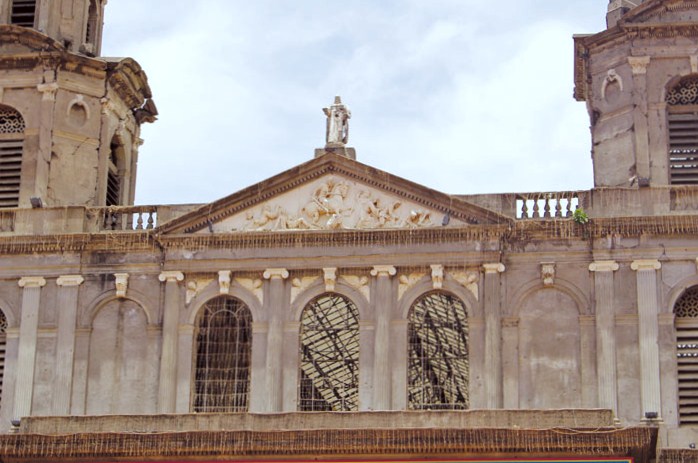 En la parte superior del frontis de la vieja catedral se observa la figura de Santiago apóstol sobre un caballo. Este templo, que se cayó con el terremoto de 1972, rendía homenaje al patrono de Managua. LA PRENSA/AMALIA MORALES