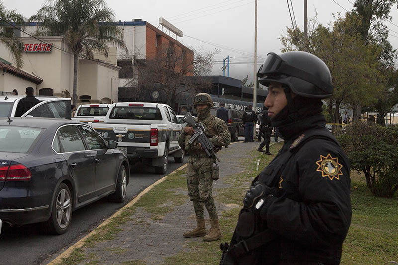 Menor balea a sus compañeros en escuela de México
