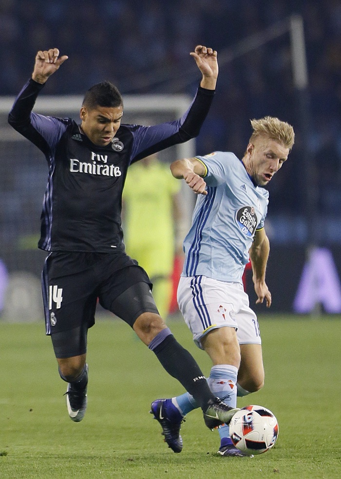 Daniel Wass (derecha) fue el hombre determinante para el Celta de Vigo, que avanzó a semis de Copa del Rey. LA PRENSA/EFE/Lavandeira jr