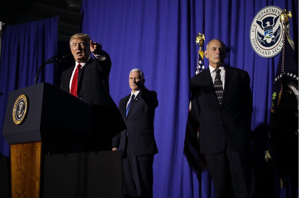 Trump a Peña Nieto: si no va a pagar muro, que cancele visita a EE.UU
