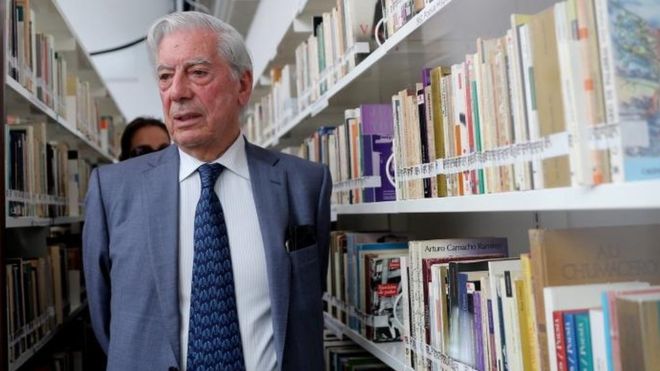 Una visita a la sorprendente biblioteca de Mario Vargas Llosa