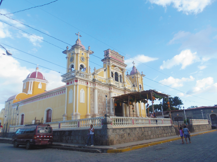 La celebración de la fiesta dedicada a la Virgen de Candelaria tiene en movimiento a los creyentes en Diriomo. Desde que iniciaron las festividades la imagen ha visitado los hogares de los mayordomos. LA PRENSA/ L.VARGAS