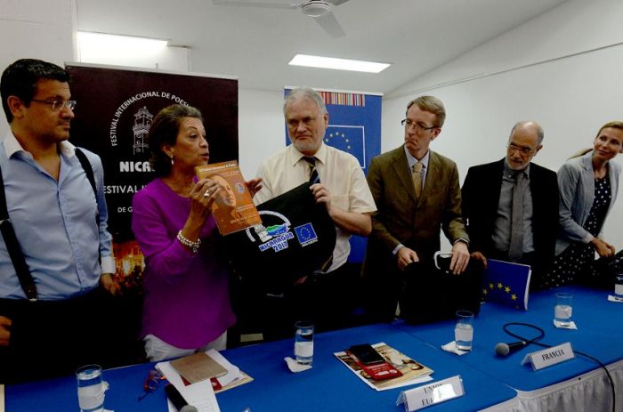 Unión Europea promueve talleres en festival de poetas en Granada