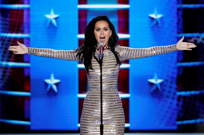 Katy Perry anticipa su cuarto disco con Chained to the rhythm
