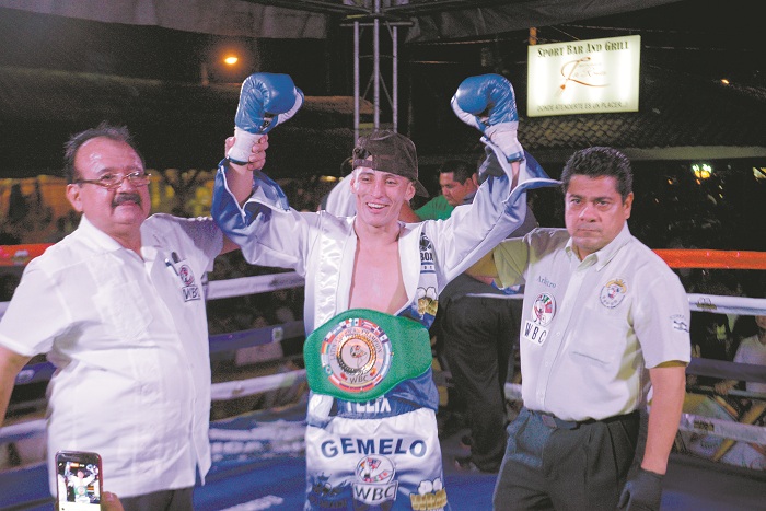 Félix Alvarado derrotó al mexicano Roberto Rodríguez para hacerse de la corona Latinoamericana de las 108 libras del CMB. LA PRENSA/ROBERTO FONSECA