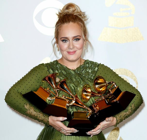 Adele arrasa en los Grammy pero lamenta el fracaso de Beyoncé