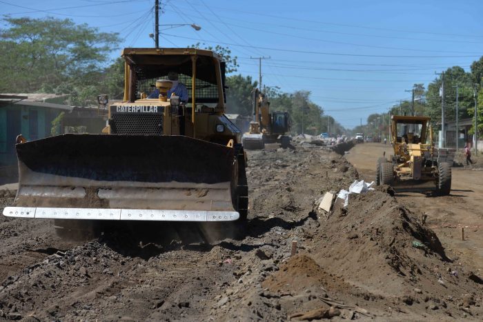 El tramo en que se desarrollan obras viales en una parte de Sabana Grande es intransitable. LAPRENSA/J.FLORES