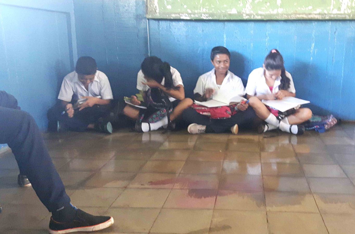falta de sillas, Granada, educación, Nicaragua, falta de prupitres