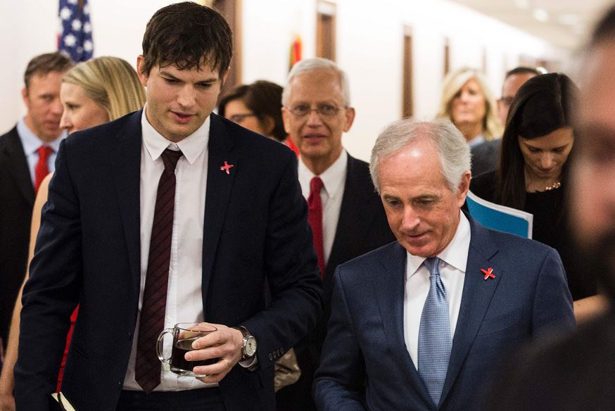 Ashton Kutcher pide al Congreso de EE.UU. combatir explotación sexual infantil
