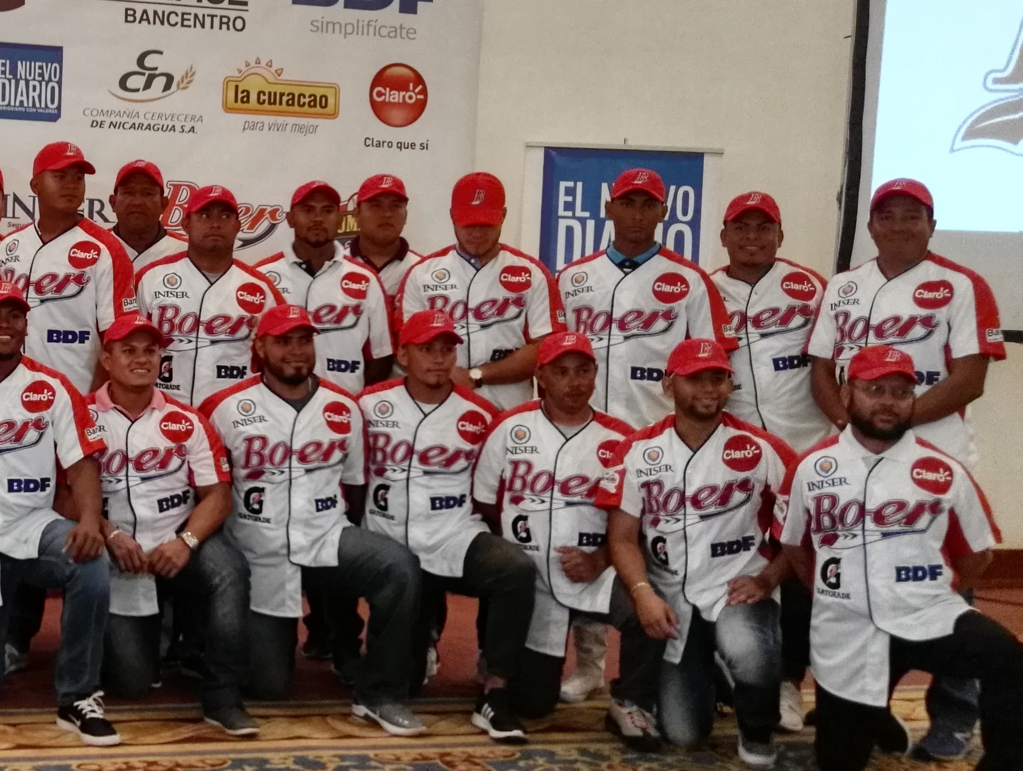 Parte de la planilla de los Indios del Bóer uniformados y con el deseo de hacer un gran trabajo del CNBS. Foto: Bayron Saavedra