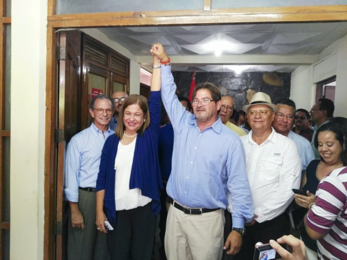 oposición, POLÍTICA