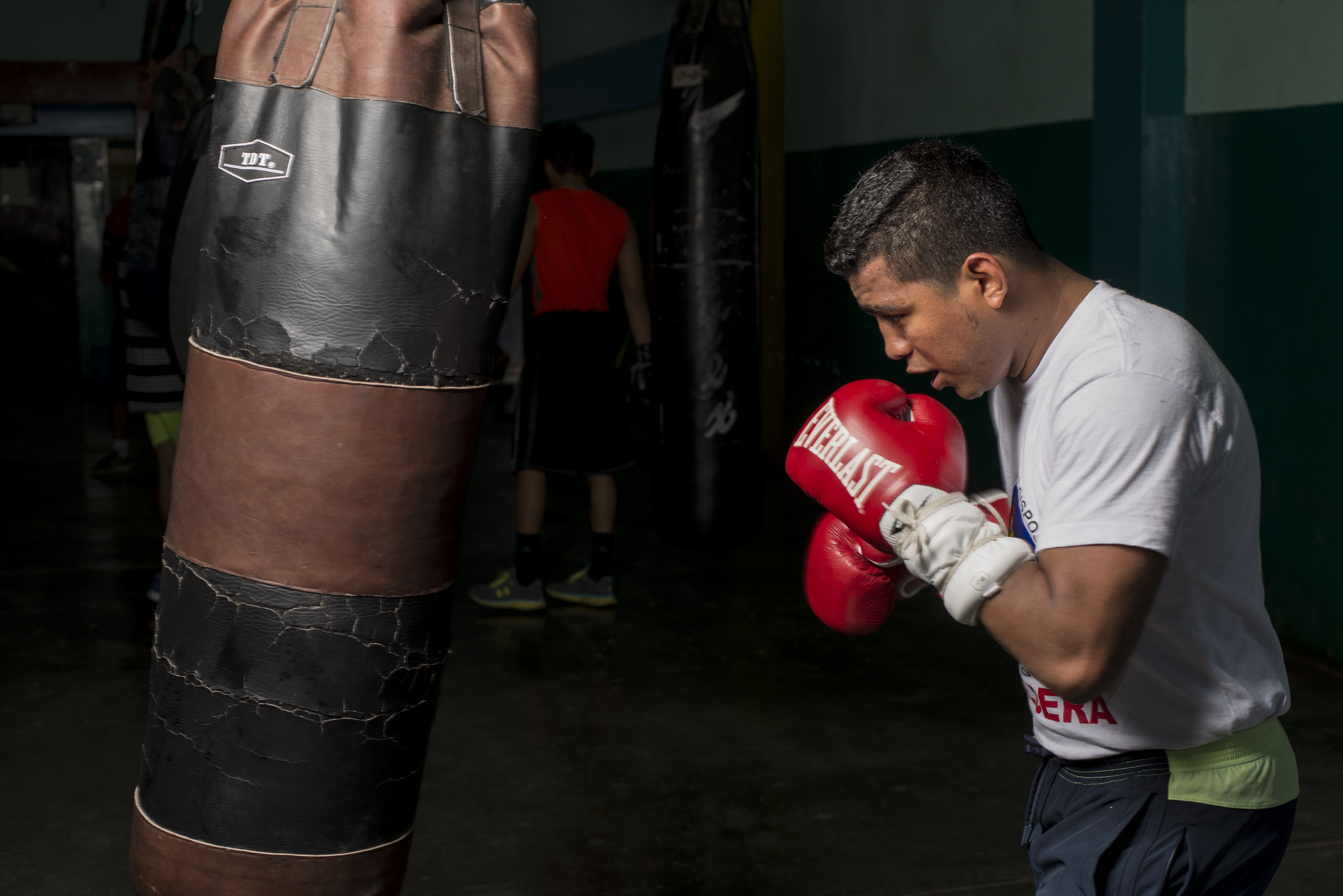 Roman Gonzalez agregará 12 rounds de guanteo la próxima semana a los 126 que ha acumulado. Foto: ÓSCAR NAVARRETE