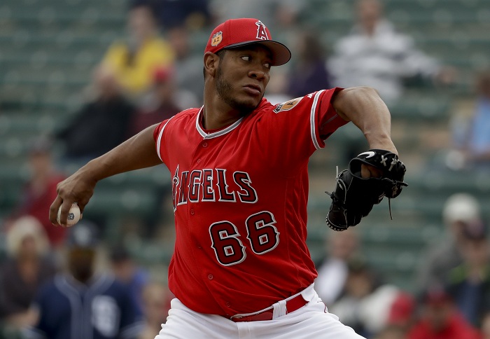El nicaragüense JC Ramírez hizo su primera apertura en una pretemporada, este lunes con los Angelinos de Los Ángeles, en un partido frente a los Padres de San Diego. LA PRENSA/AP/Chris Carlson