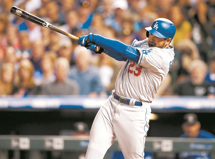 Adrián González será la mayor pieza ofensiva de México en el Clásico Mundial de Beisbol. Foto: AP