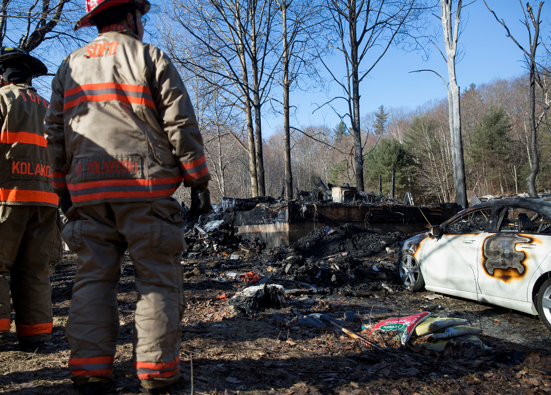 El lugar donde se dio el incendio, en Massachusetts. LA PRENSA / Kieran Kesner /The Boston Globe via AP