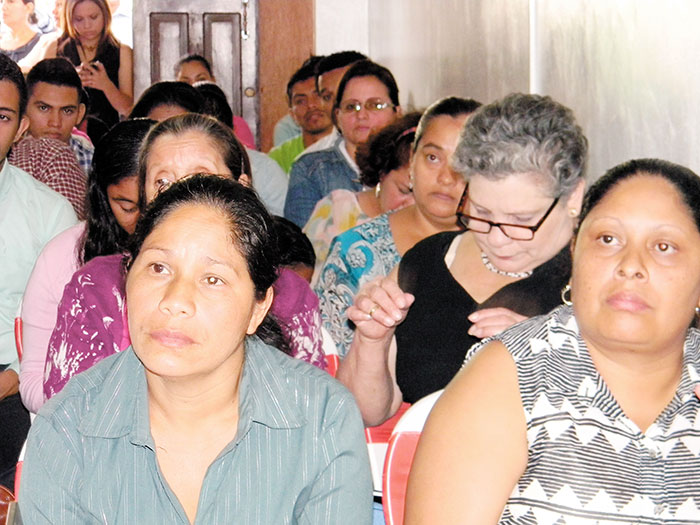 Voluntarias y pacientes beneficiadas del tratamiento en contra del cáncer cérvico uterino se reunieron para inaugurar el nuevo local de la Fundación Fe y Lucha. LAPRENSA/ SARA RUIZ