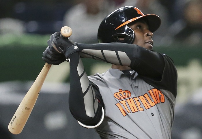 Didi Gregorius conectó un jonrón de tres carreras y produjo cinco en total, en la victoria de Holanda sobre Israel. LA PRENSA/AP/Koji Sasahara