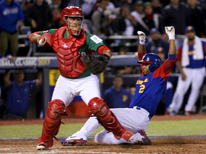 México superó a Venzuela en el terreno, pero quedó eliminado por regla de desempate del Clásico Mundial de Beisbol. LA PRENSA/EFE/José Méndez