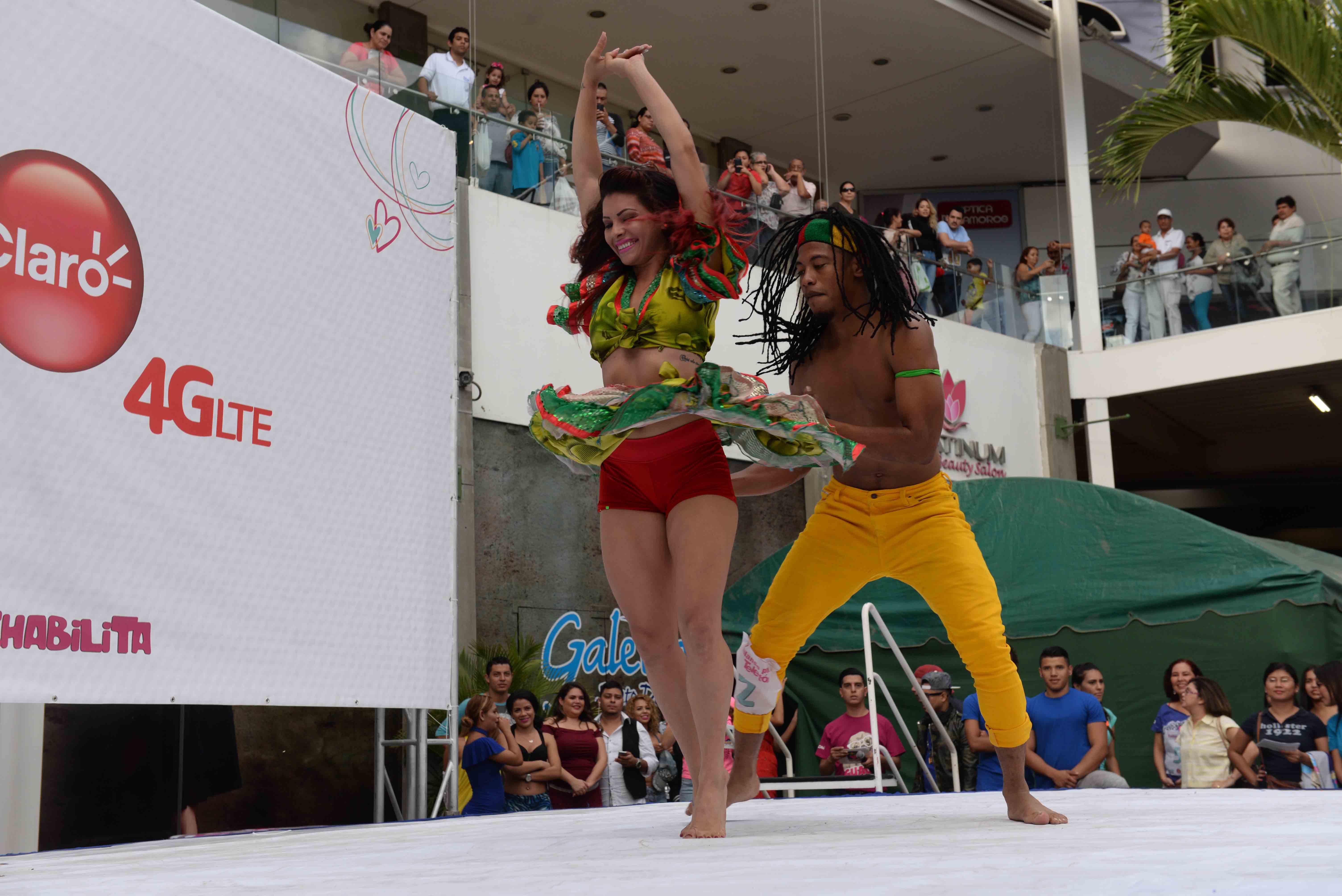 Las parejas de Bailando por Teletón en su primera presentación