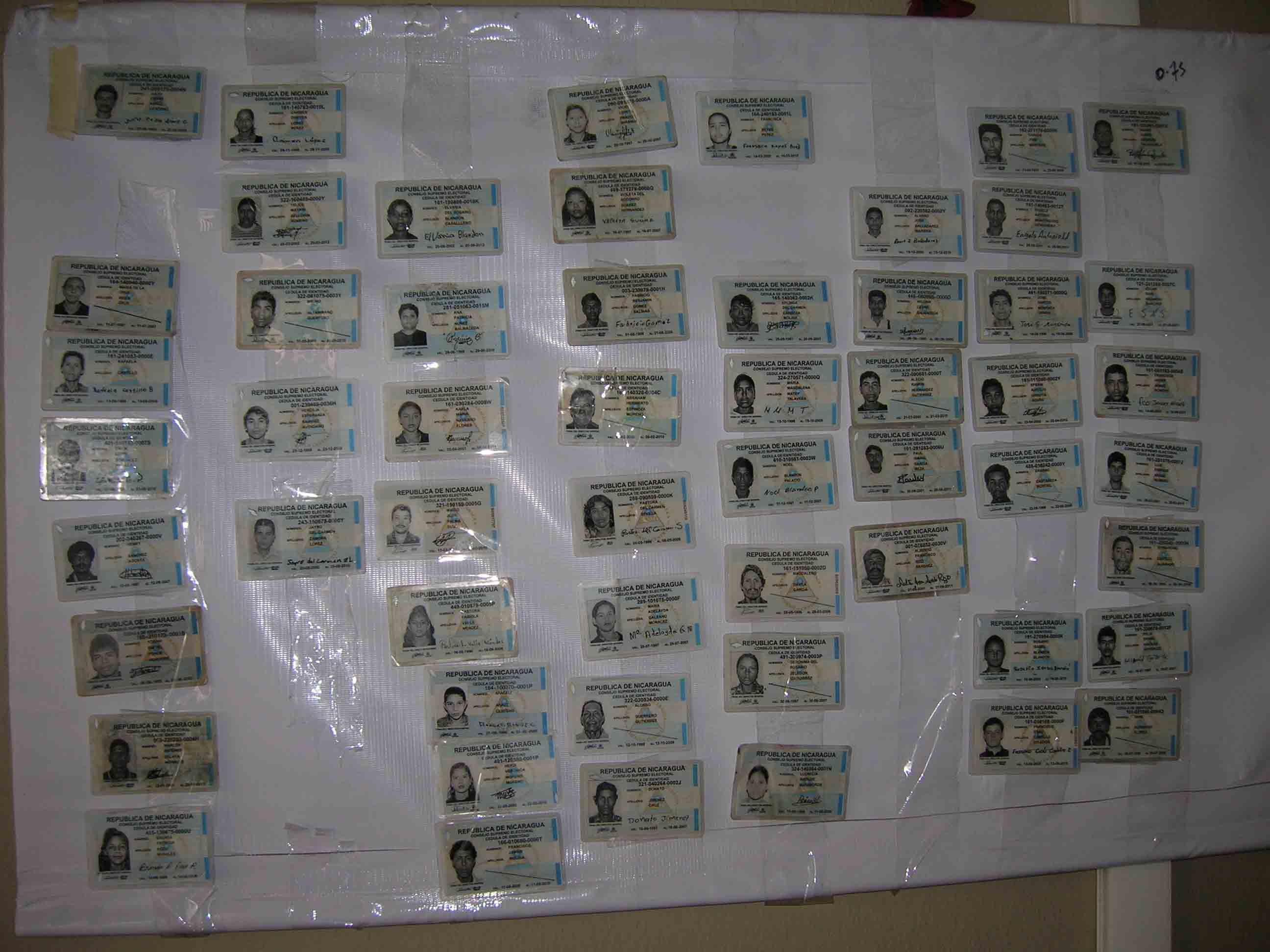 Piden ayuda a familiares porque no tienen cédula