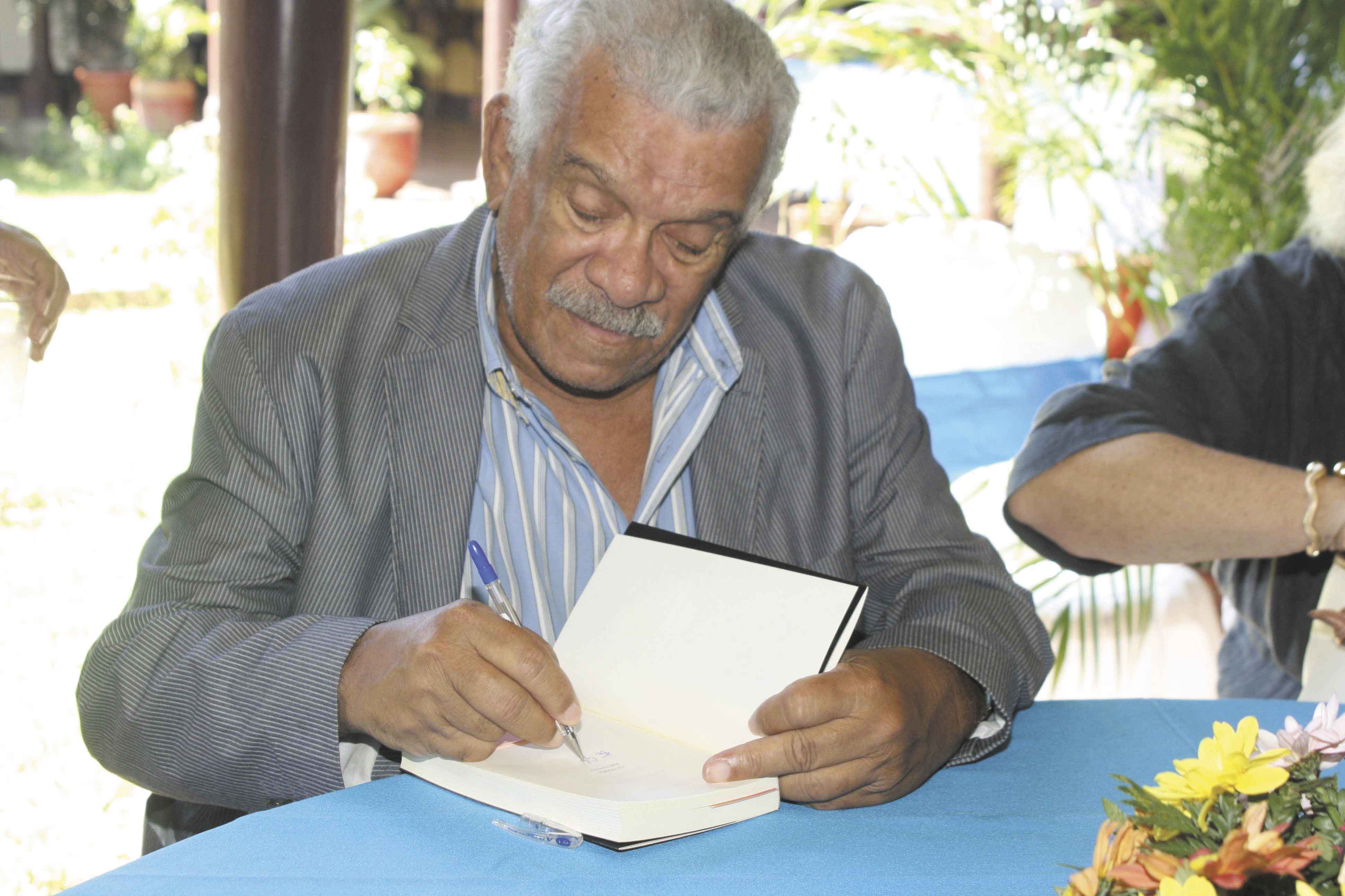 Fallece Premio Nobel de Literatura Derek Walcott
