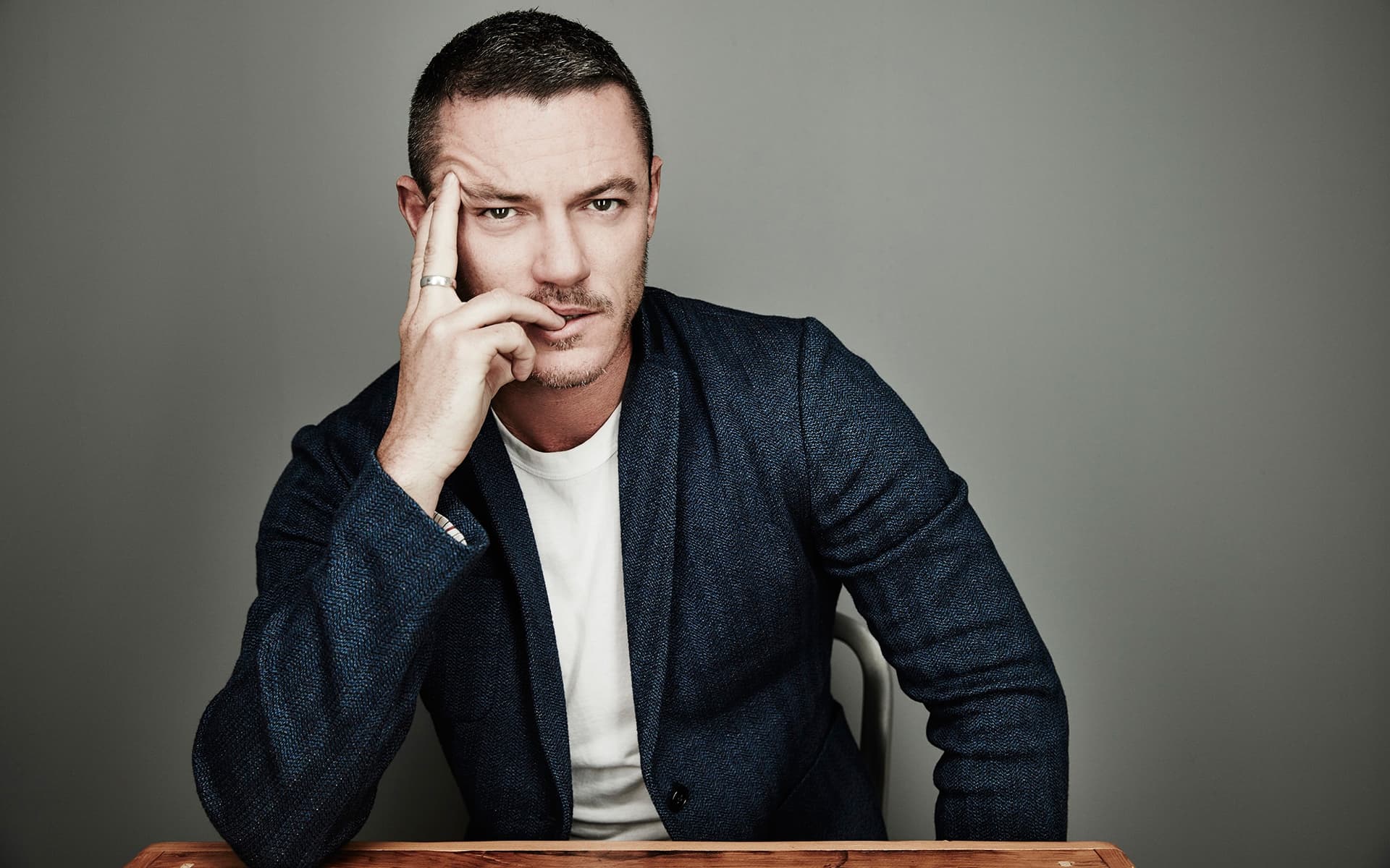 Luke Evans, el fornido Gastón