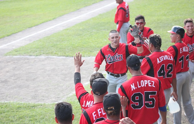León dominó en una de las series más complicadas a Matagalpa, para acomodarse como nuevo líder de su grupo. Foto: Luis Eduardo Martínez