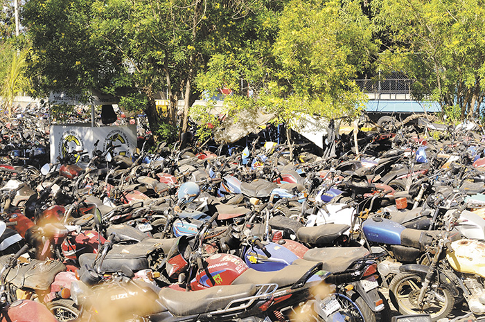 Por falta de dinero o no tener todos los documentos, los dueños de motos han dejado perder su medio de transporte en el Depósito Vehicular, ubicado en el costado este del estadio Denis Martínez, en Managua. LAPRENSA/W.LÓPEZ