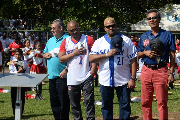 Pee Wee Harrison, Luis Roberto Clemente y Denis Martínez, dieron por inaugurada la Perfect Game League. LA PRENSA/ROBERTO FONSECA