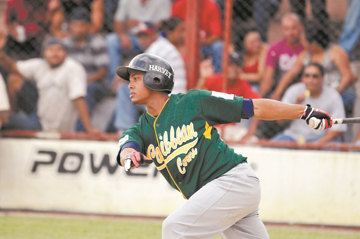Rommel Mendoza dio su primer jonrón de la temporada con la Costa Caribe. LA PRENSA/ARCHIVO