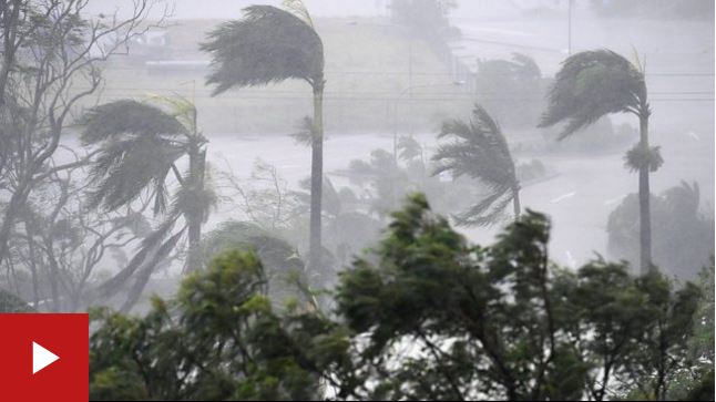 El «monstruoso» ciclón Debbie que obligó a evacuar 30.000 personas y afectó a 10.000 viviendas en Australia