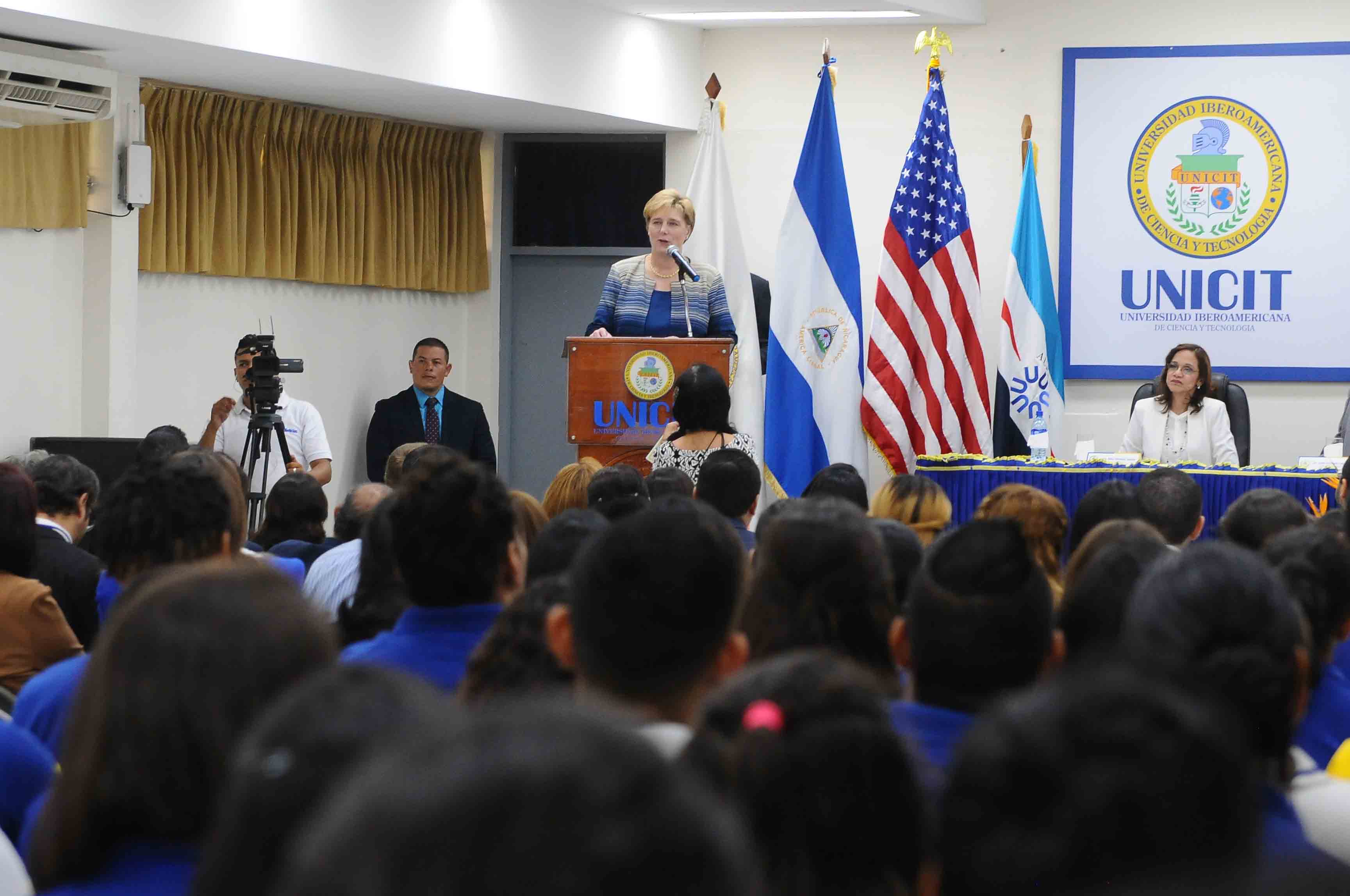 Laura Dogu, embajadora de Estados Unidos en Nicaragua, en la Lección Inaugural del Año Académico 2017 de la Universidad de Ciencias y Tegnología (Unicit). Foto: Wilmer Lopez/LA PRENSA