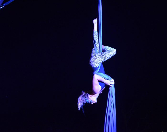 Espectáculo de circo y artes visuales en el Palacio de la Cultura en Granada