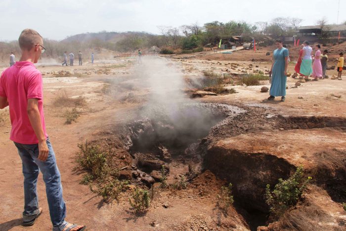 Altas temperaturas causan surgimiento de fumarolas