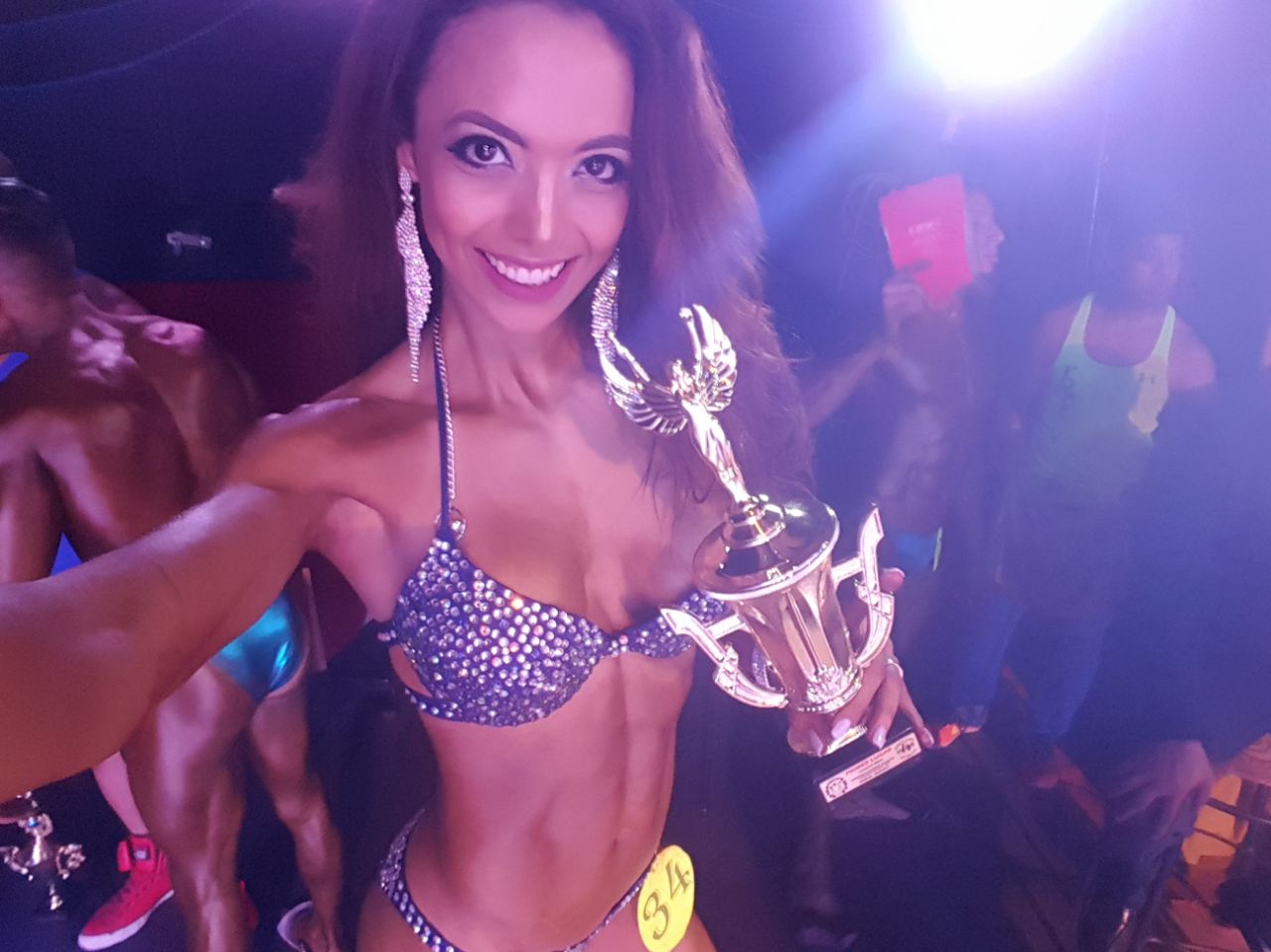 Farah Eslaquit gana en Bikini Fitness