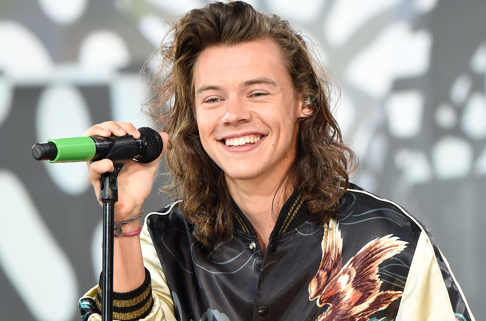 Harry Styles debuta como solista con una balada de rock glam