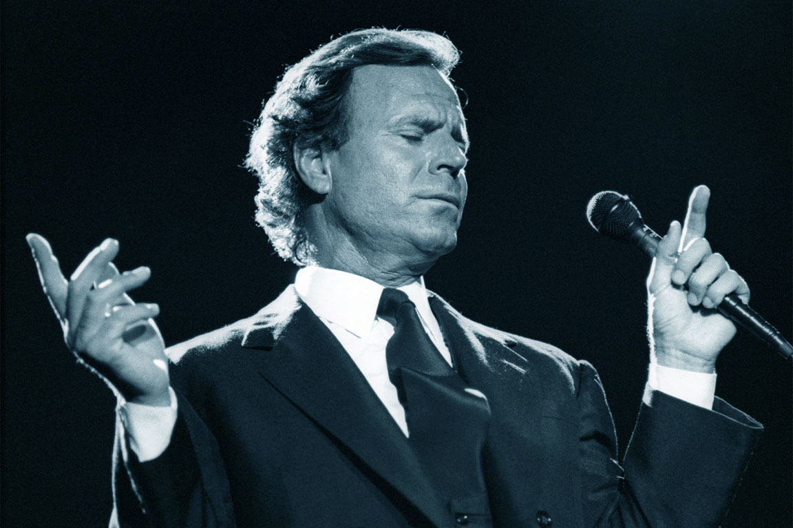 Julio Iglesias homenajea a compositores mexicanos
