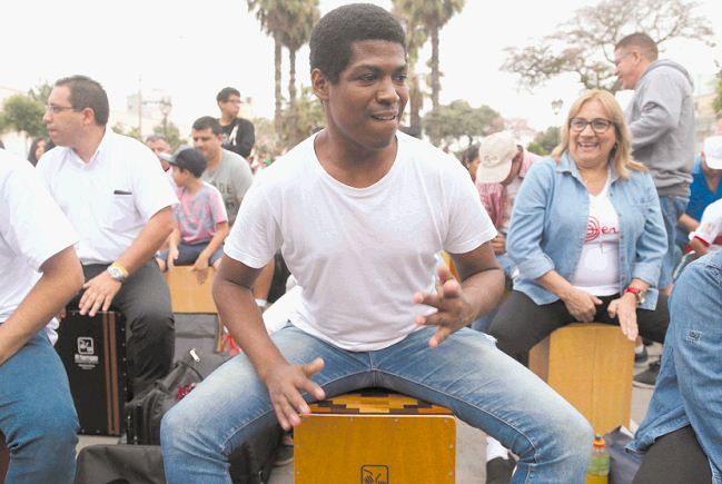 El portentoso retumban del cajón peruano
