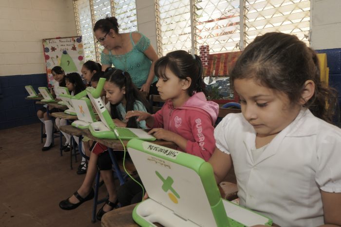 Estudiantes de 18 escuelas del país mejoran su fluidez lectora