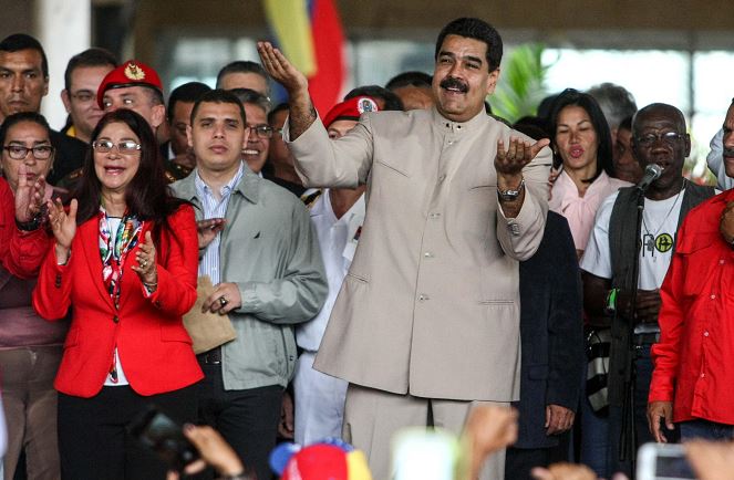 Maduro presenta ante el CNE iniciativa de Asamblea Constituyente