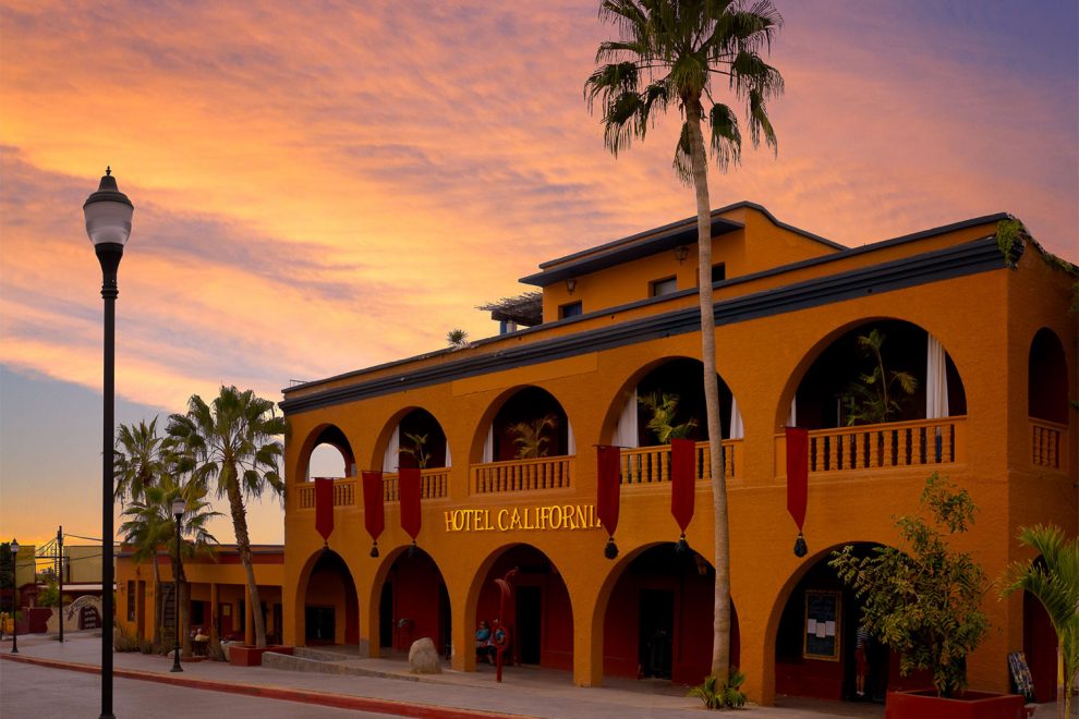 Los Eagles demandan a Hotel California mexicano