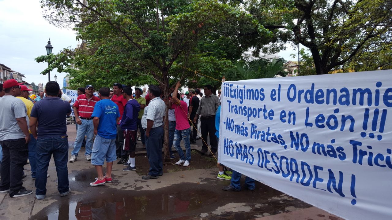 Suspenden servicio de taxi en León