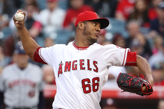 JC Ramírez mejoró su efectividad a 3.74 y su balance sigue en 3-2. LA PRENSA/Victor Decolongon/Getty Images/AFP