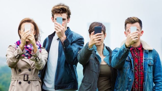 Las empresas que prometen curarte de tu adicción a las redes sociales como Facebook, Twitter o Snapchat (y cómo lo hacen)