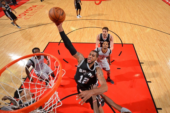 LaMarcus Aldridge lideró el ataque de los Spurs con 34 puntos. LA PRENSA/Garrabrant/NBAE via Getty Images/AFP
