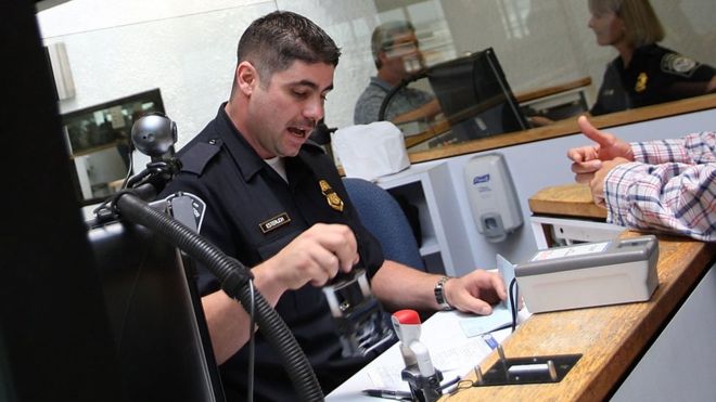 Cuáles son los extranjeros que más se quedan en EE.UU. tras expirar su visa o permiso (y no son los mexicanos)