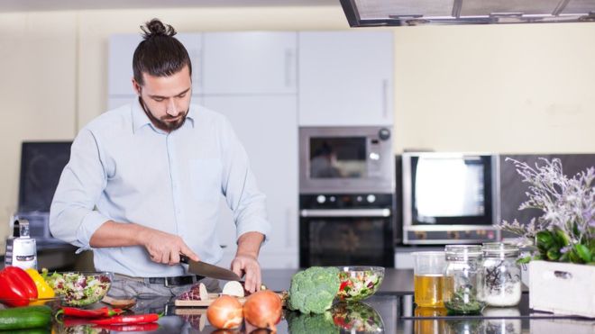 No freír con aceite de oliva y otros 3 consejos culinarios desmitificados por la ciencia