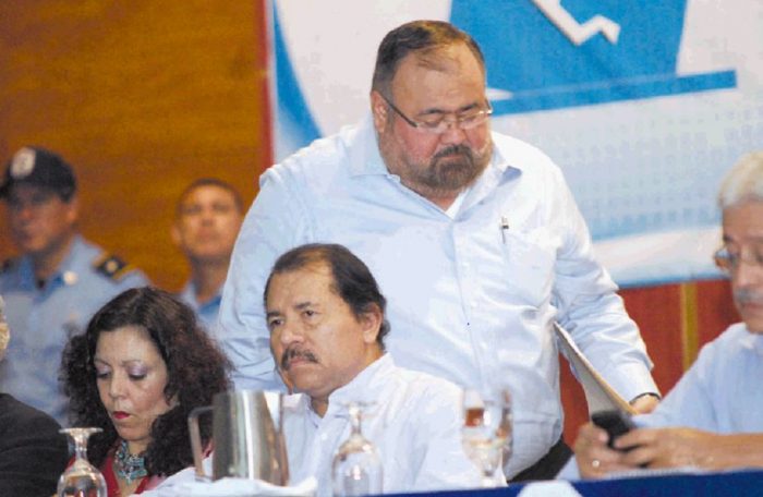 La pareja presidencial, junto al presidente del Consejo Supremo Electoral, Roberto Rivas, señalados desde hace años de irrespetar la voluntad popular y el derecho a elegir de la población. LA PRENSA/ARCHIVO